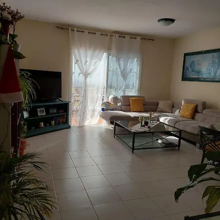 Apartament Stunning 2 Bedroom Flat With A Sea View *