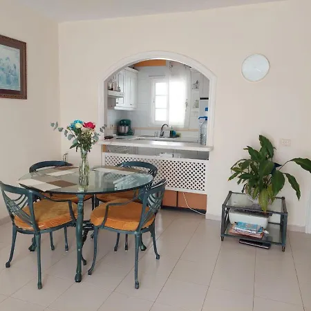 Stunning 2 Bedroom Flat With A Sea View Apartment *